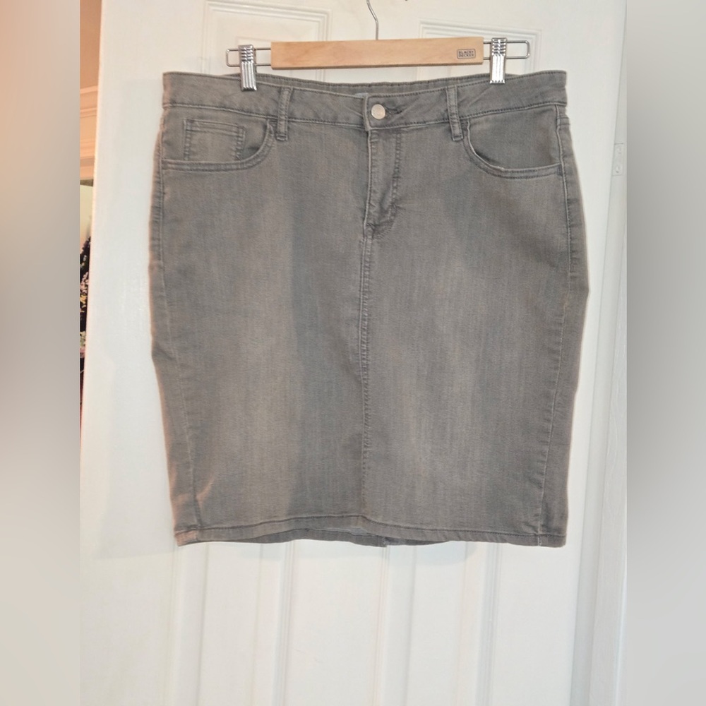Old Navy Gray Pencil Skirt
